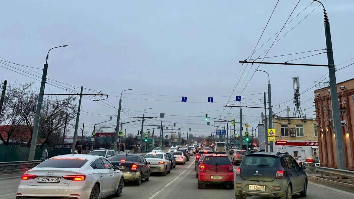 Верховный суд ответил четко: можно ли повернуть направо, если основной - зелёный, а стрелка не горит