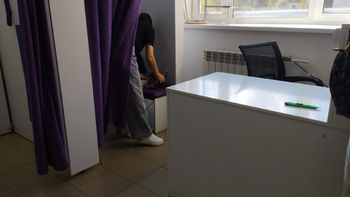 Сладкая парочка из Кургана обнесла ПВЗ маркетплейса на треть миллиона рублей