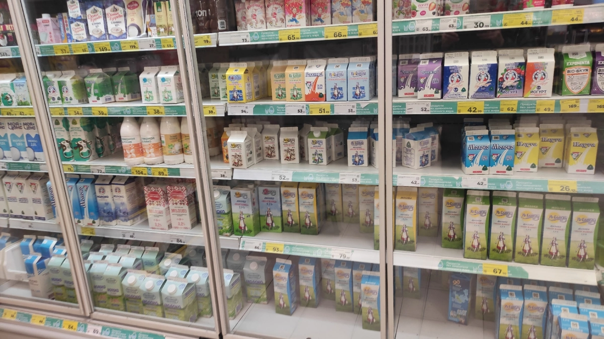 Белая вода и кишечная палочка: эксперты Роскачества назвали марки кефира, из которого не получатся оладьи - и детям давать нельзя