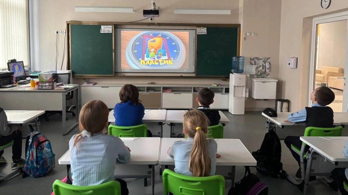 "Кумовство в чистом виде": в Кургане экс-директор школы присваивал зарплату учителя