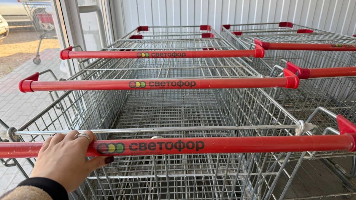 Подруга-продавец не стала молчать - зачем покупатели берут в «Светофоре» по 10-20 палок колбасы и по 20 кг сосисок