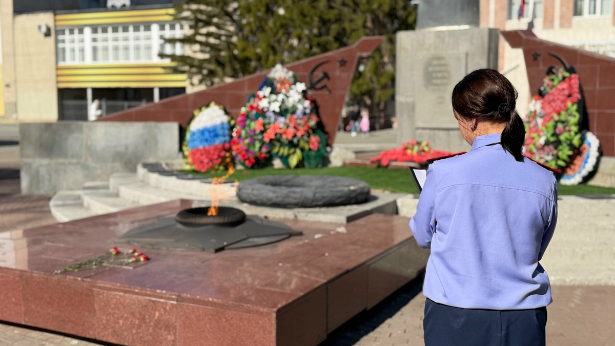 Жительница Кургана прикурила от Вечного огня и теперь ей грозит три года колонии