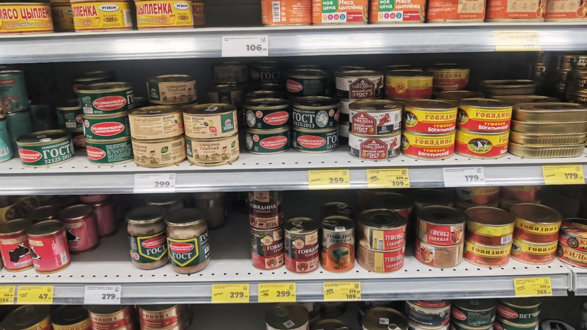 Перемолотые рога и копыта, мяса там нет: Роскачество назвало бренды тушенки, которые лучше не брать даже по акции