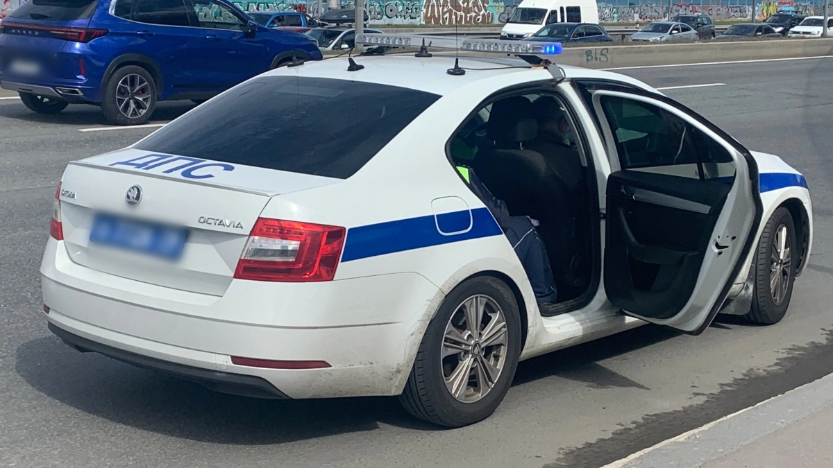 Верховный суд поставил точку: можно ли объехать остановленное ГАИшником авто через сплошную