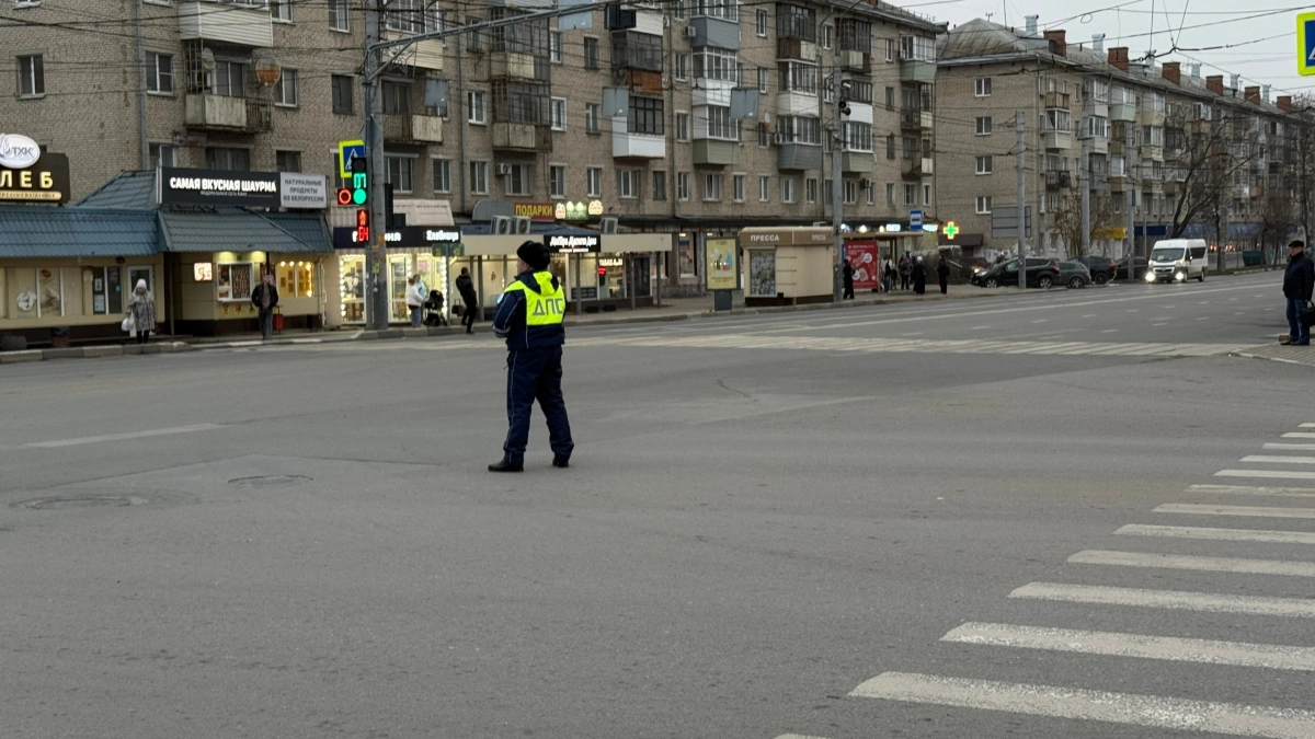 В ГАИ дали совет: что делать, если светофор загорелся красным, а вы уже пересекли стоп-линию