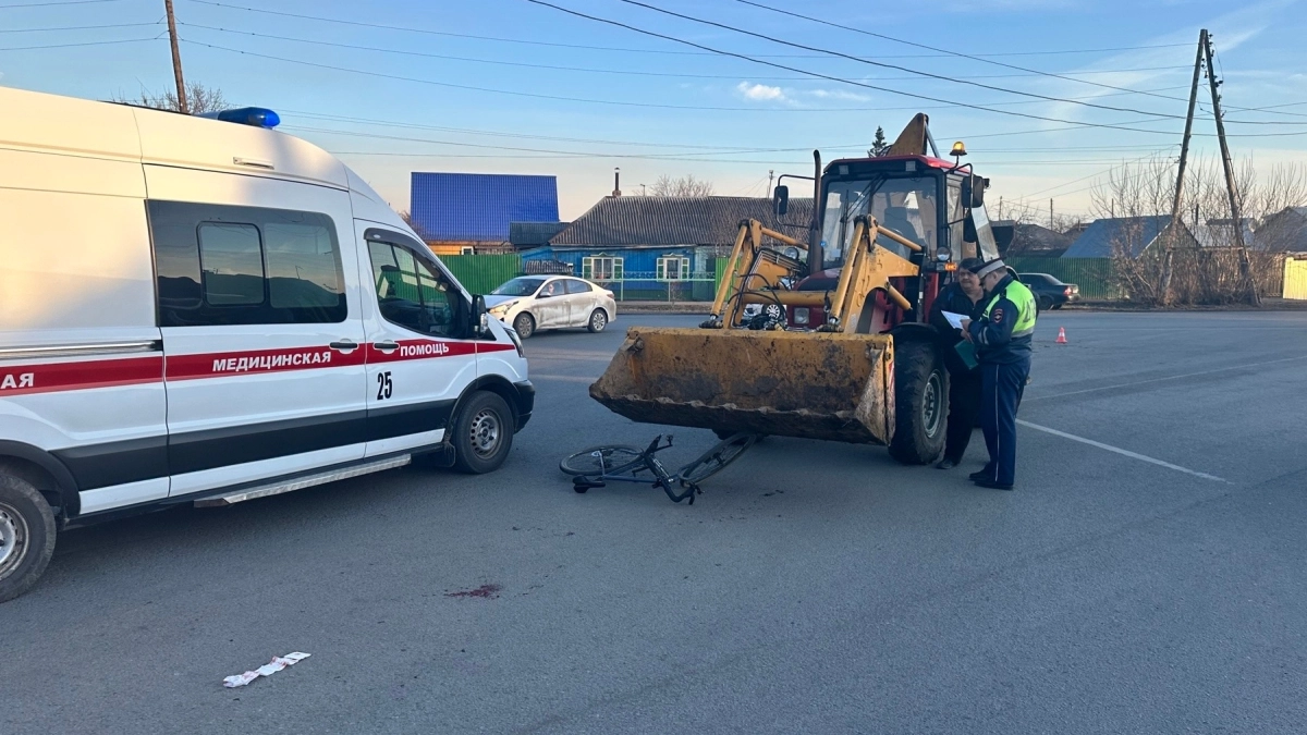 Велосипедист попал в ДТП с экскаватором и чуть не погиб в Кургане