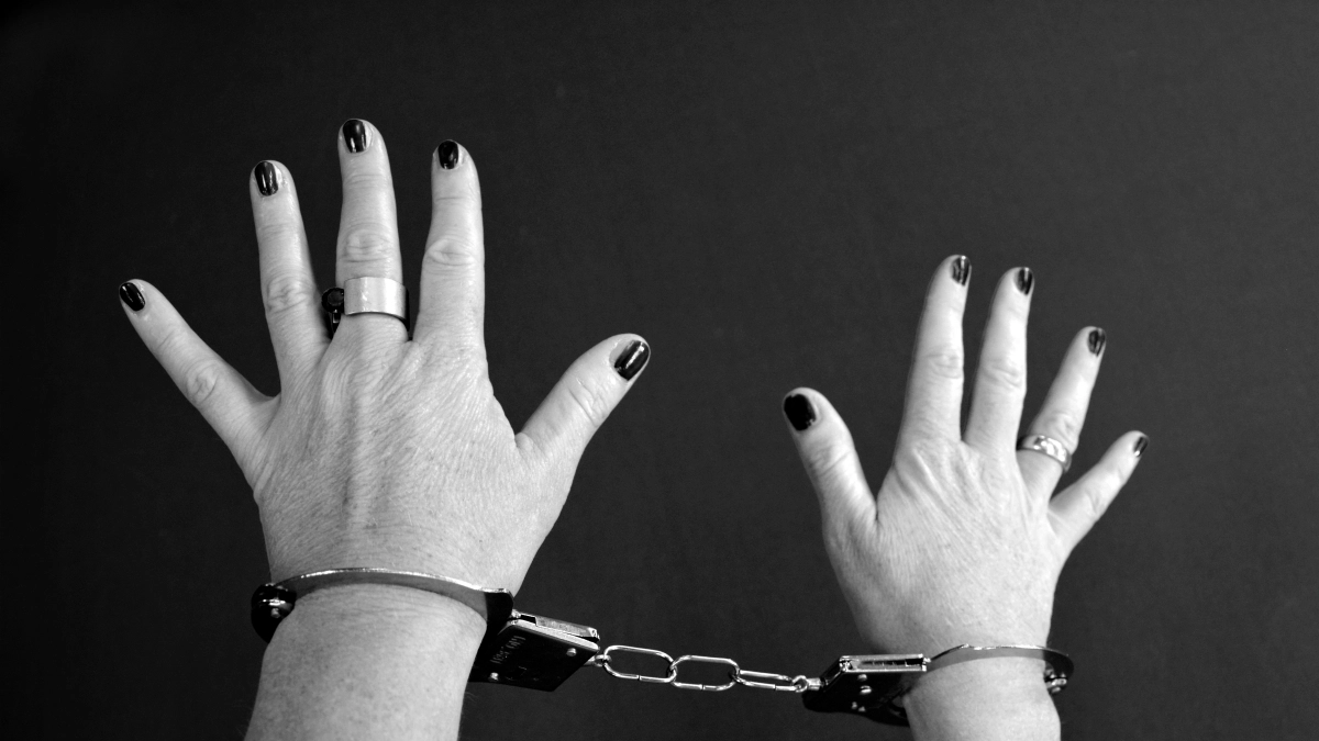 В Кургане женщина вонзила нож в грудь своему собутыльнику