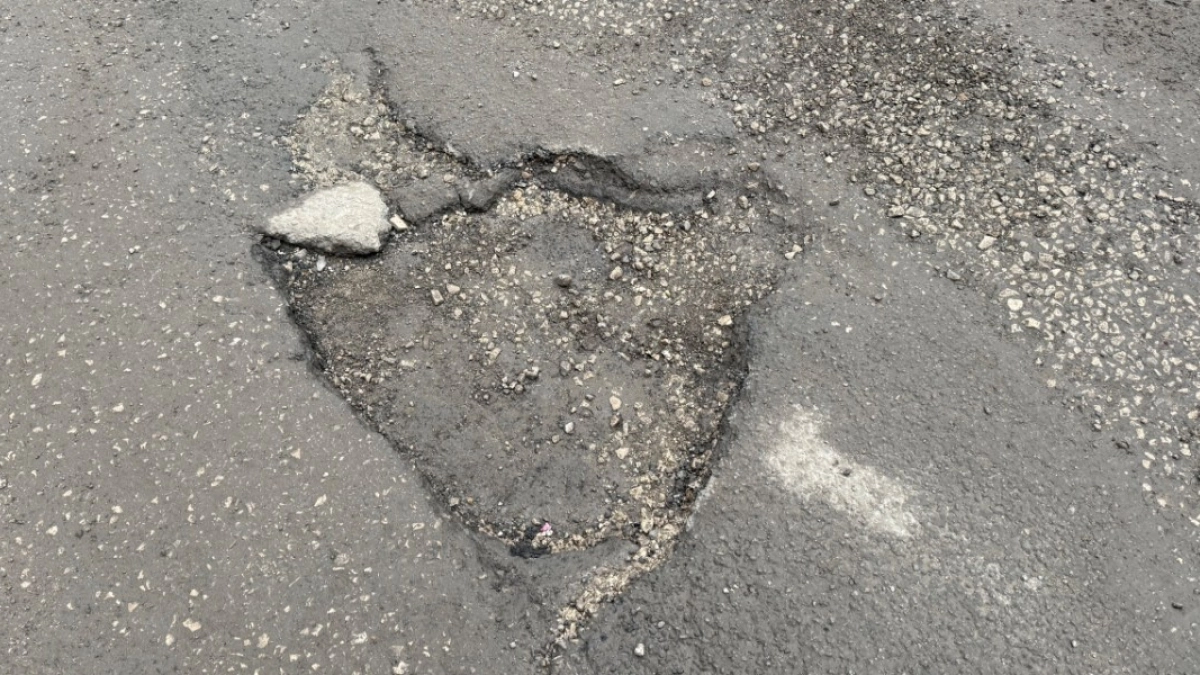 Шумков передал правоохранителям материалы на некачественный ремонт путепровода в Лебяжьевском округе