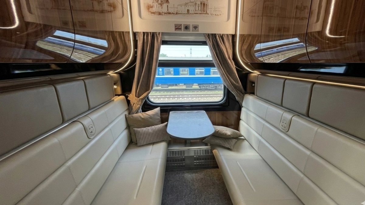 Вместо вагона круизный лайнер: РЖД запустили новый вагон с двухместными купе и полками в два метра