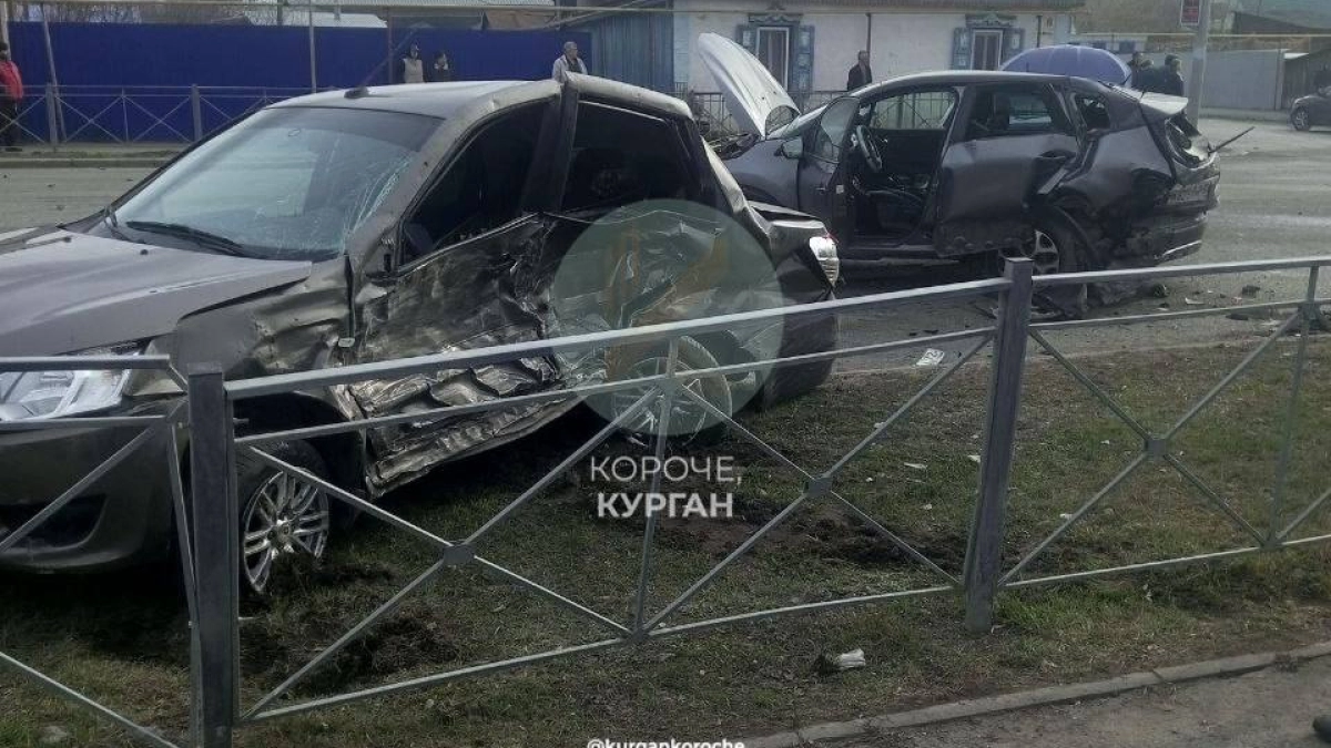 "Вылетел через лобовое стекло": массовое ДТП с пострадавшими произошло в Кургане