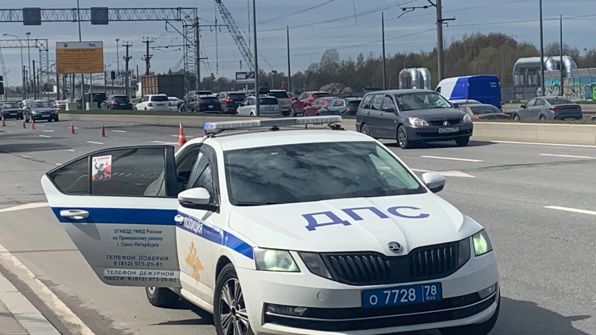 Верховный суд растолковал: будет ли грозить водителю лишение прав за объезд ямы по "встречке"