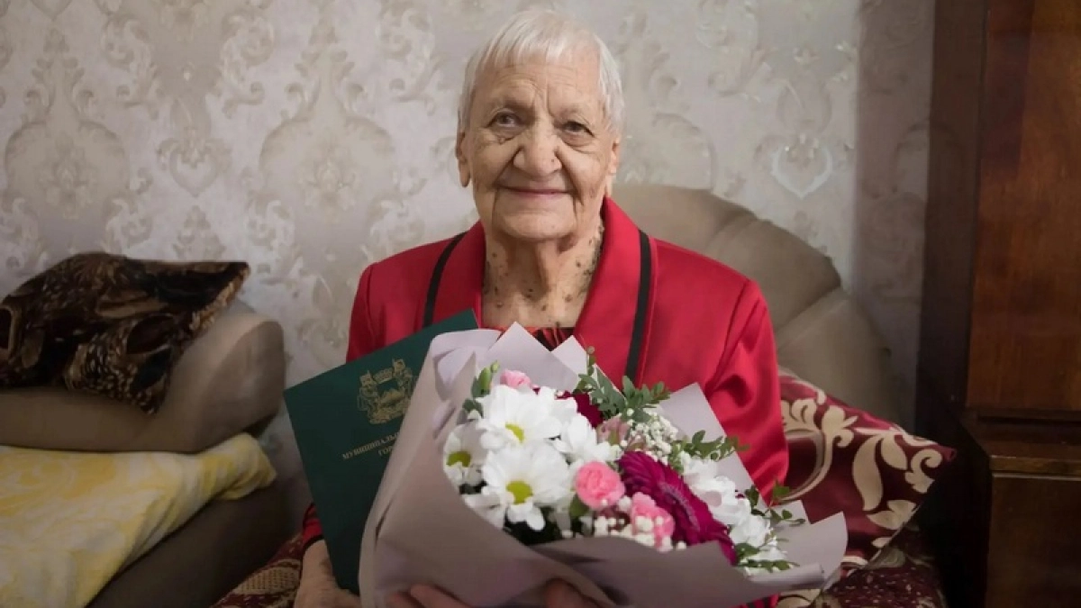 В Кургане ветеран здравоохранения Людмила Рогалева отметила 100-летний юбилей