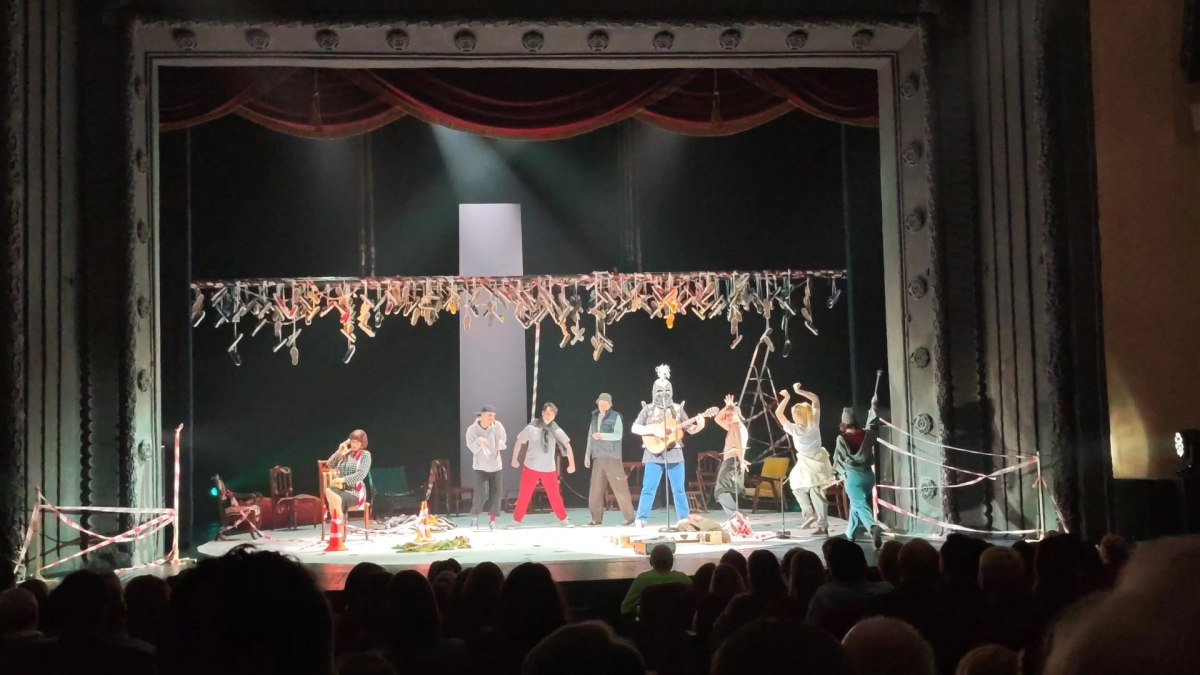 Курганцев приглашают на премьеру спектакля «Курьер»