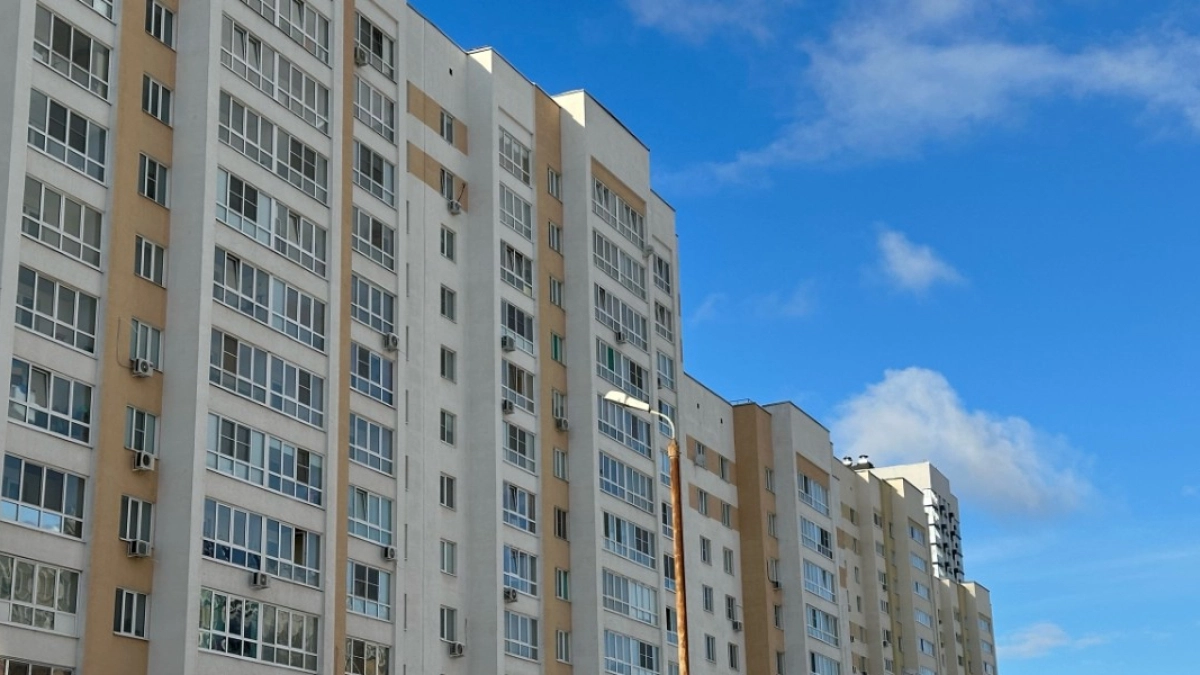 В Кургане судебные приставы обязали застройщика отремонтировать квартиру новоселов