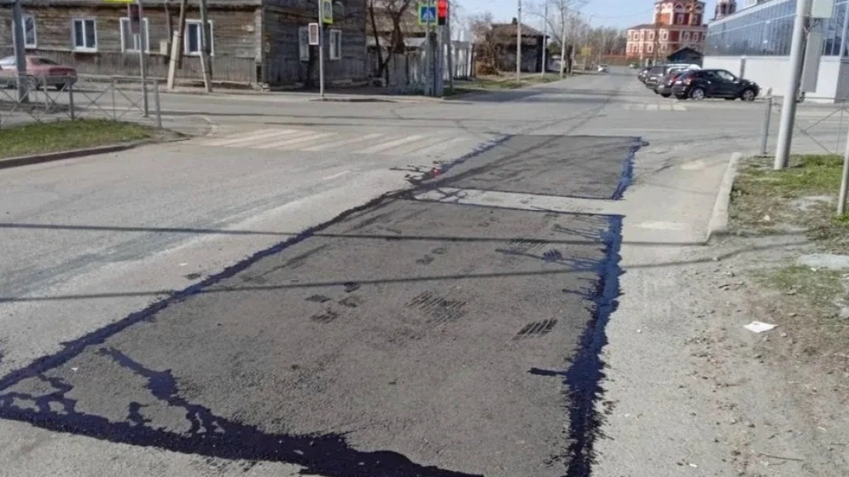 В Кургане стартовали работы по восстановлению асфальта после зимних ремонтов теплосетей