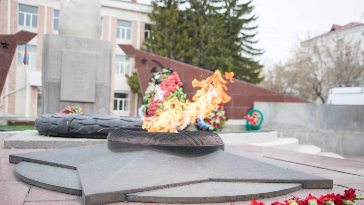 В Кургане стартовало техническое обслуживание Вечного огня 