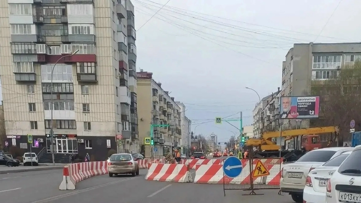 В Кургане перекрыта часть улицы Гоголя из-за аварийного коллектора