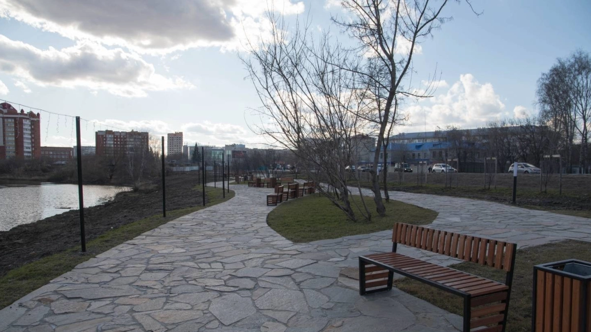 В Кургане активно продвигается благоустройство новой общественной территории у ЦПКиО
