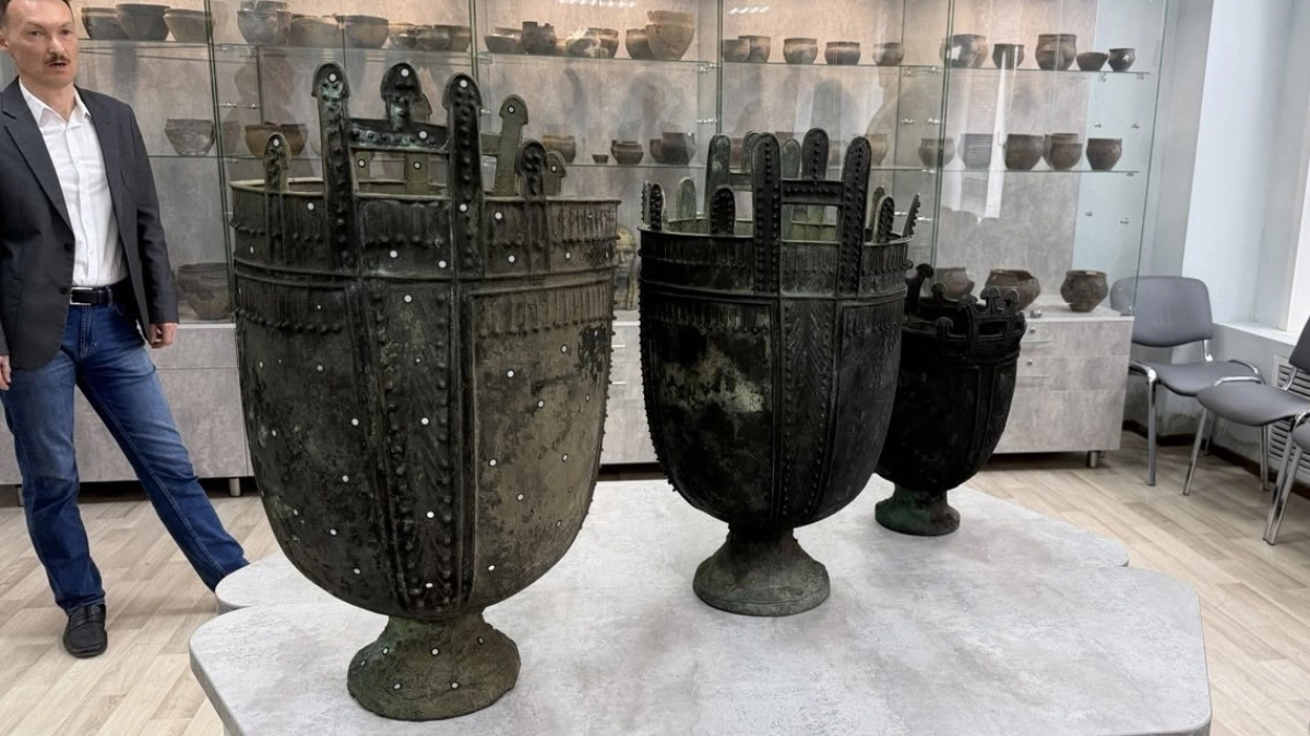 Сотрудники курганского УФСБ спасли уникальные исторические артефакты