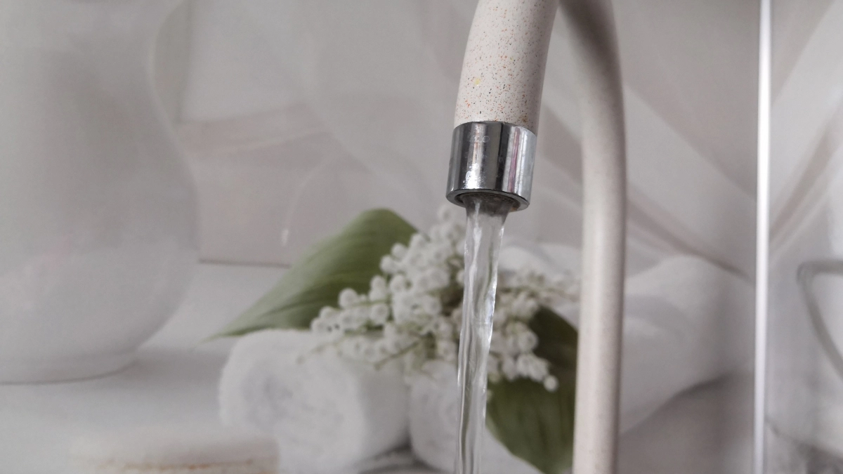 Жителям Кургана объяснили, можно ли петь воду из под крана