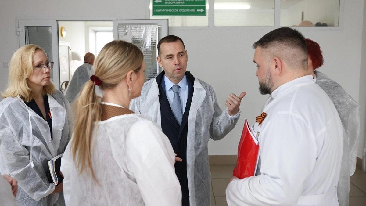 Вадим Шумков проверил, как продвигается ремонт Курганской больницы скорой помощи