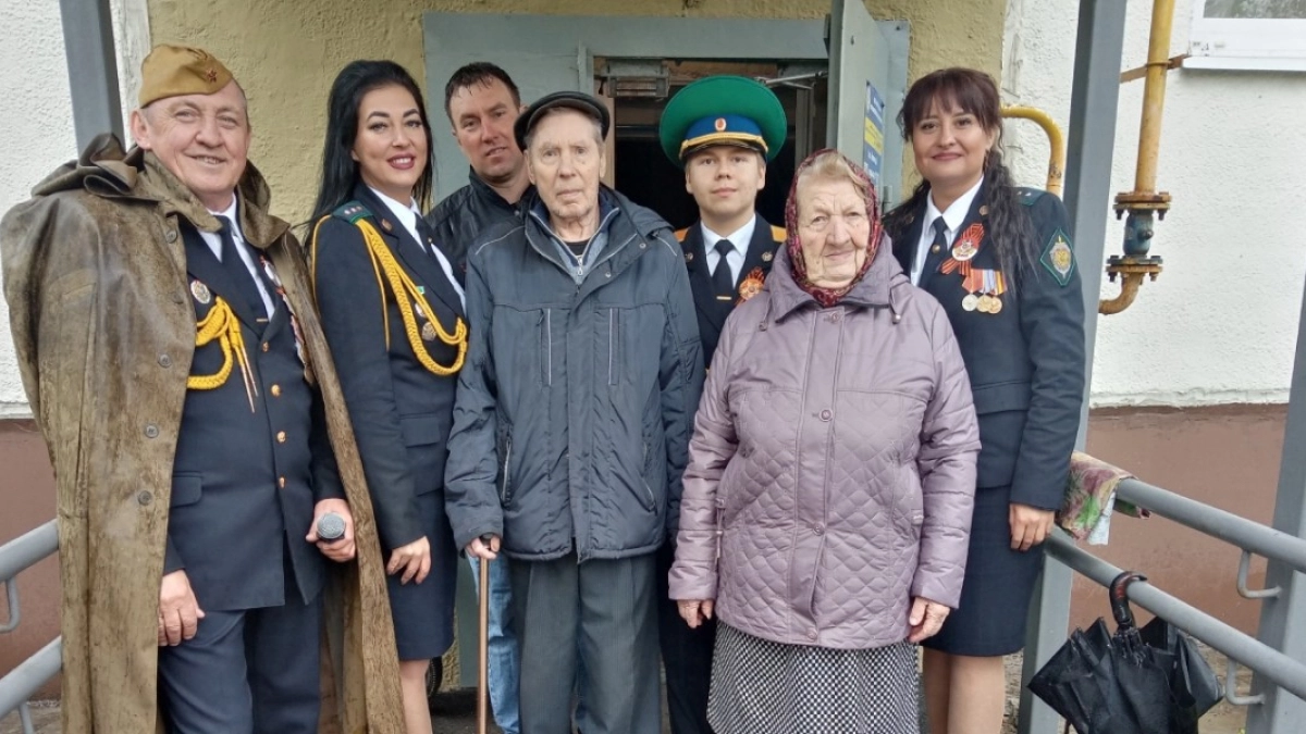 В Кургане для ветеранов организовали небольшие концерты с песнями военных лет