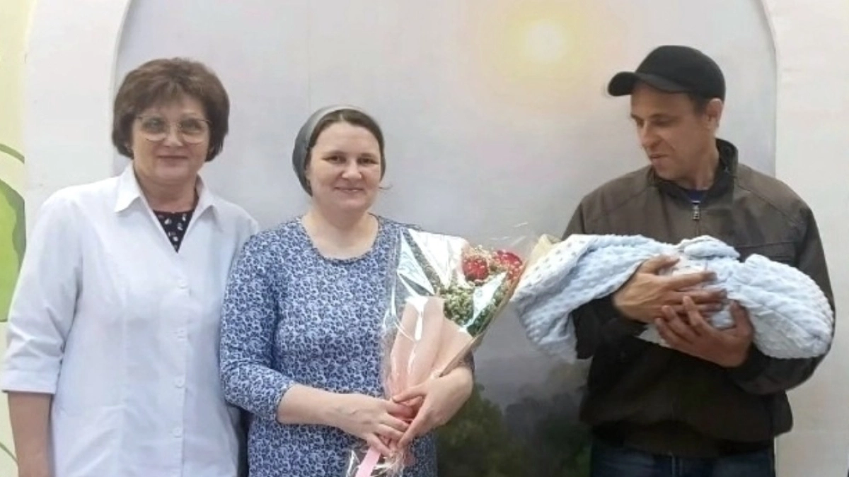 Из курганского роддома выписали маму, родившую десятого малыша