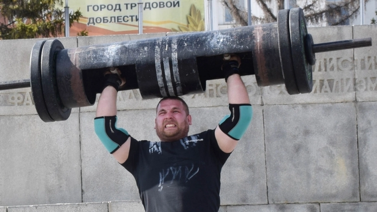Курганцы отличились на чемпионате города по силовому экстриму 
