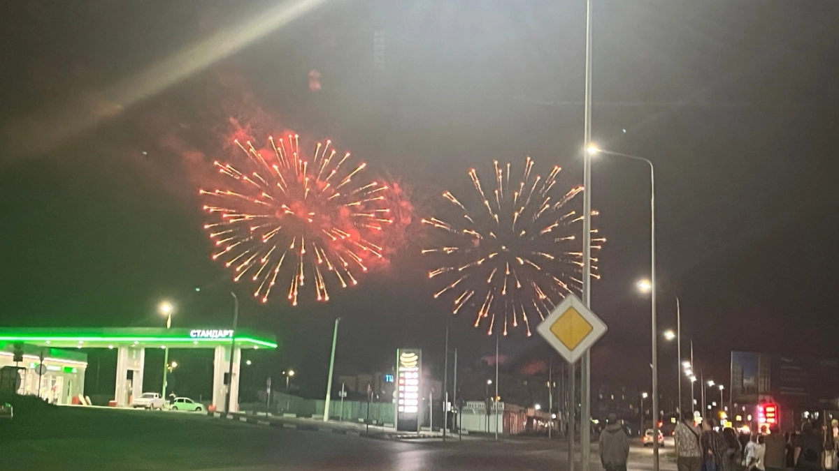В Кургане прогремел праздничный салют 