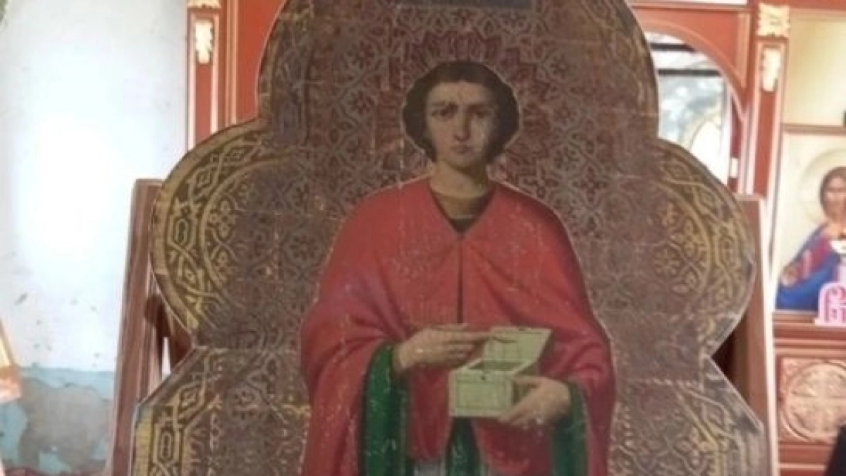 В Усть-Суерский храм спустя 90 лет вернулась икона целителя Пантелеимона