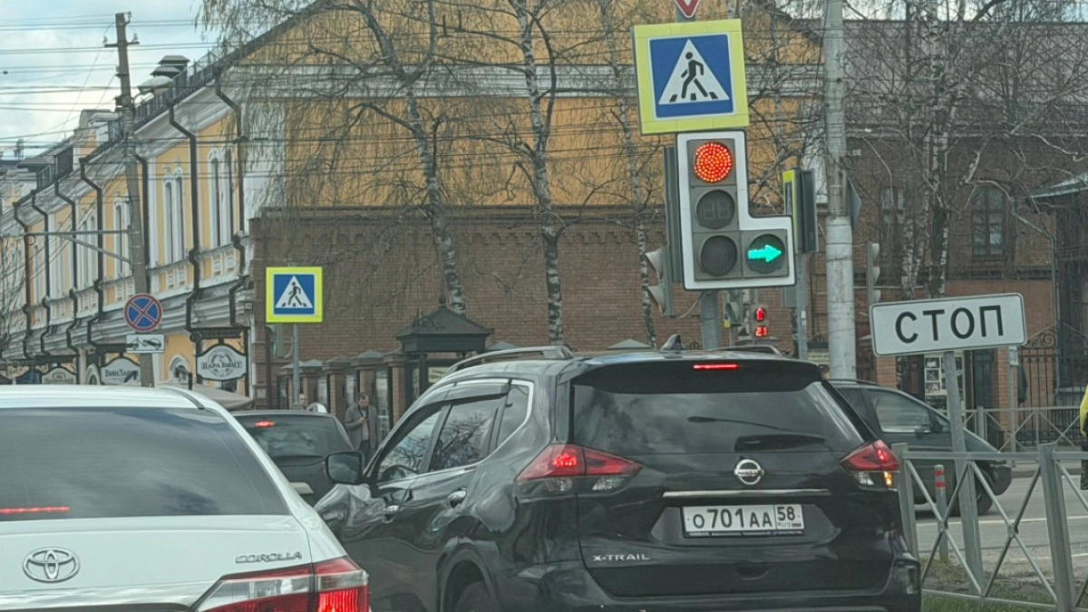 В Кургане оштрафовали водителя за проезд на запрещающий сигнал светофора
