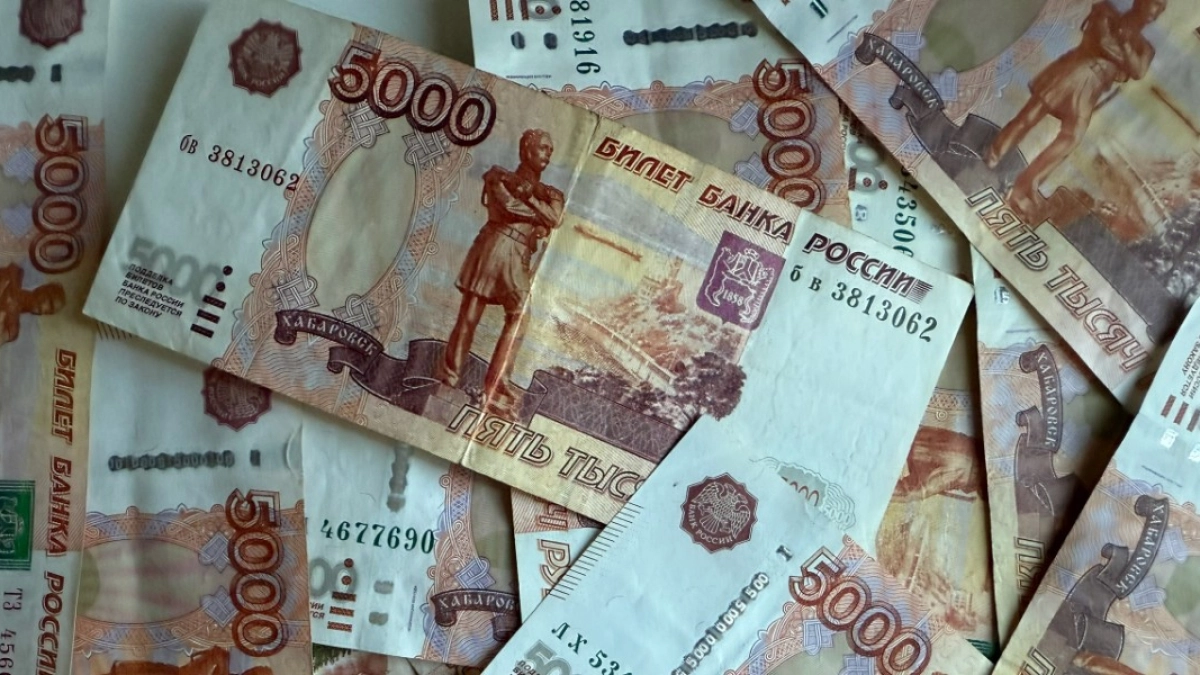 Курганец вымогал у двух женщин деньги, угрожая порчей имущества