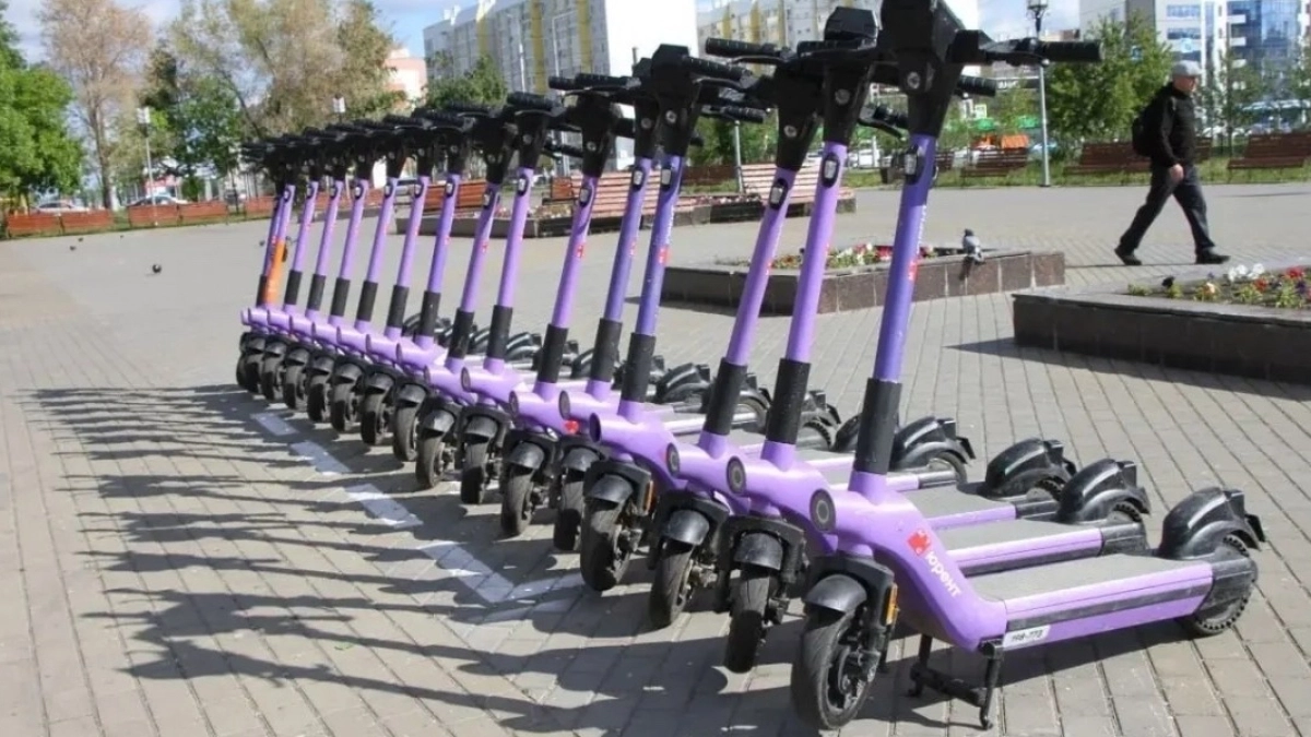 В Кургане на некоторых площадях запретили кататься на электросамокатах