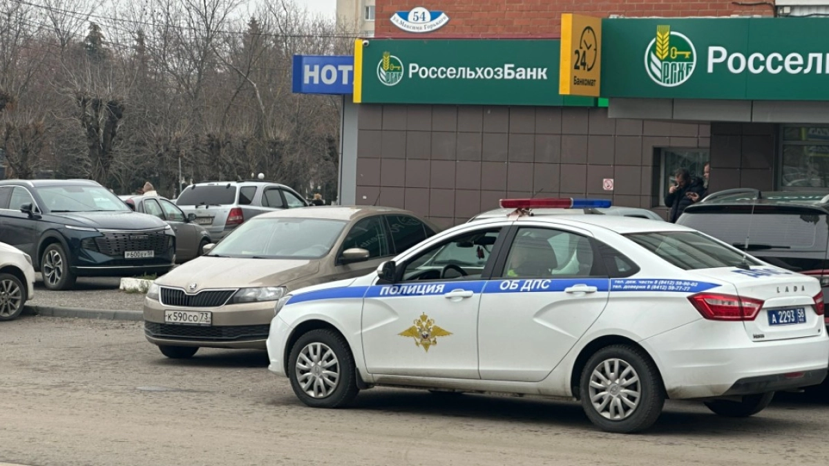 В Кургане автоинспекторы задержали девушку, севшую пьяной за руль автомобиля