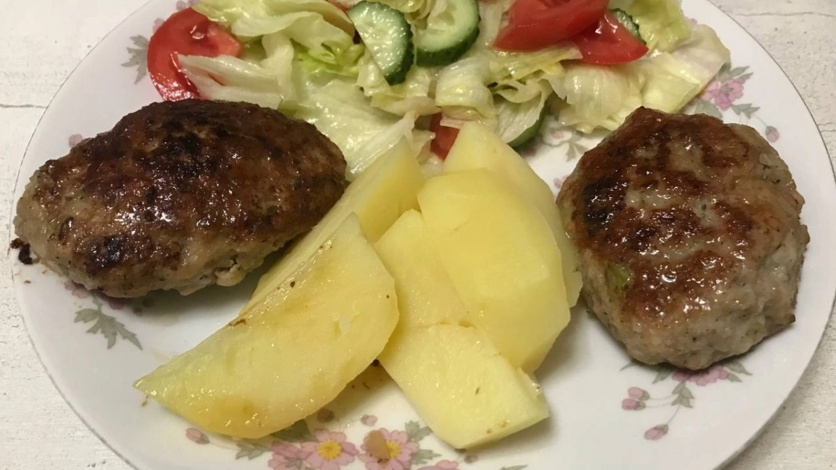 Не котлета, а мясное облачко: всего 1 ингредиент даст котлетке воздушность, а его отсутствие превратит в шлепанцу