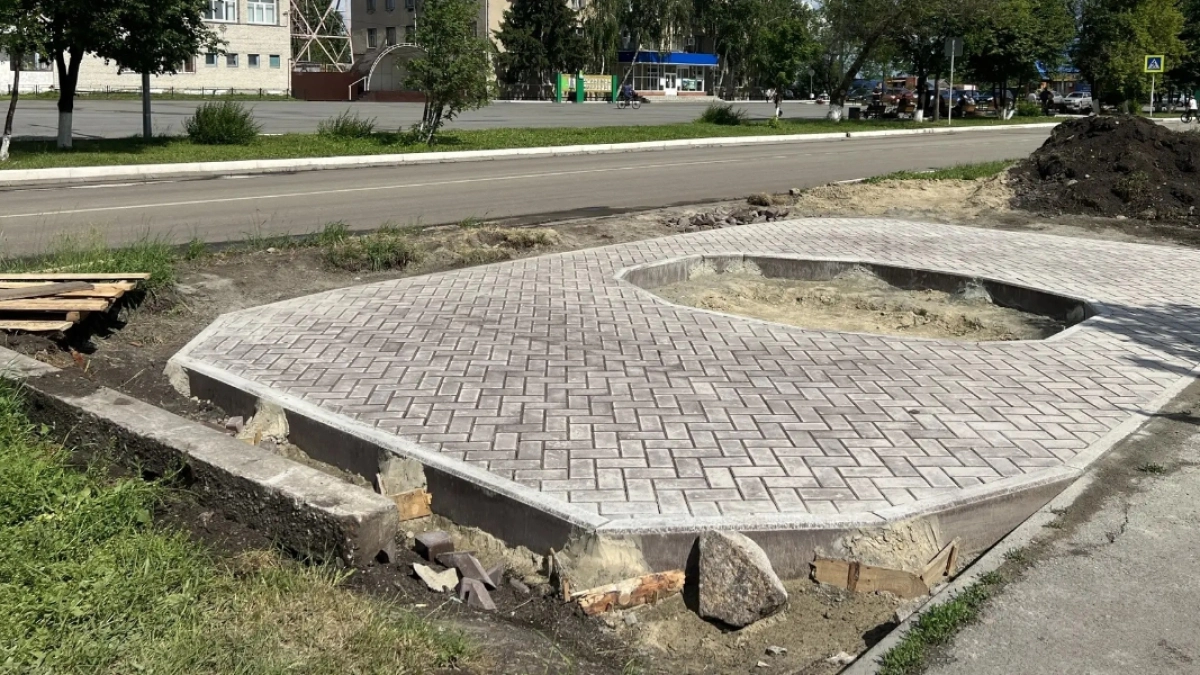В с. Белозерское стартовали работы по созданию сквера «Центральный»