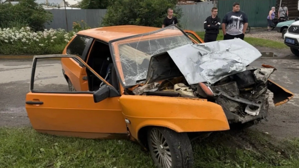 В Шадринске 16-летний подросток, взяв ключи от машины без разрешения родителей, попал в ДТП