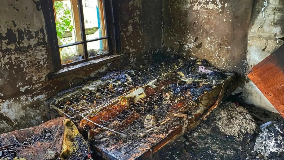 В Куртамыше мать и ребенок спаслись из горящего дома благодаря пожарному извещателю