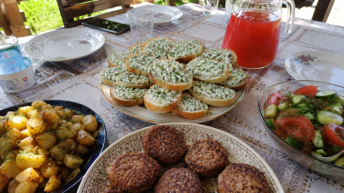 Пустой хлеб больше не ем: готовлю зеленую намазку из огурца — вкус лета на батоне