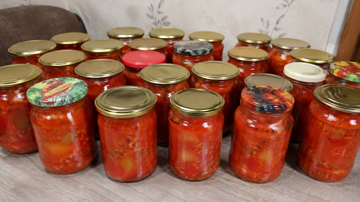Сделала раз и все 30 лет повторяю: вкуснее лечо из перца и помидоров я еще не пробовала — никакой стерилизации