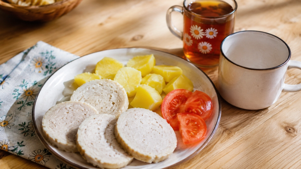 Варим домашнюю колбасу в кружке — вкуснее магазинной, и состав 100% чистый: куриное филе, молоко, яйца