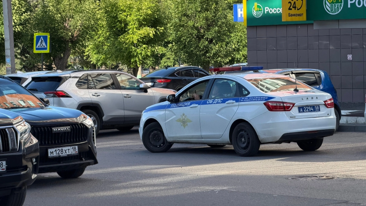 В Кургане 10-летняя девочка, пытаясь перейти дорогу, попала под колеса машины