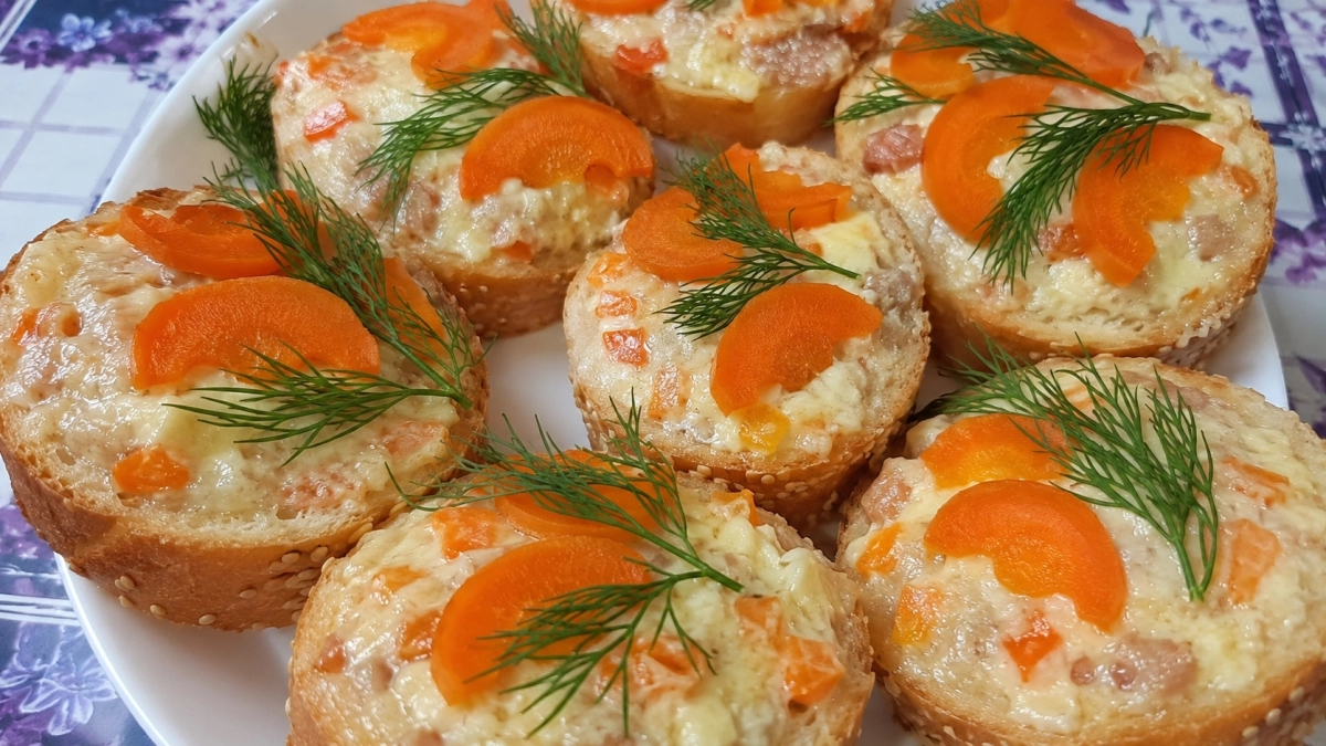 Делаю паштетик из селедки вкуснее красной икры: плавленный сырок, морковь и масло — пикантная праздничная намазка