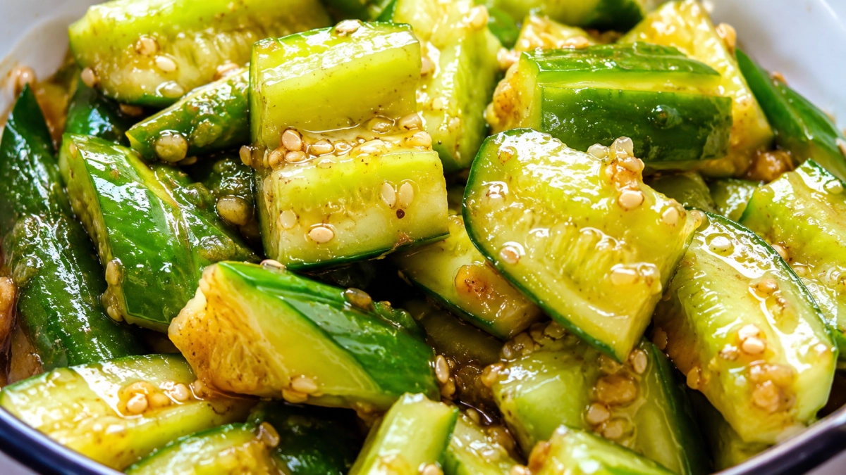 Если попались не самые вкусные огурцы, готовлю их по-корейски: хитрый способ спасти неудачную покупку или переросший урожай