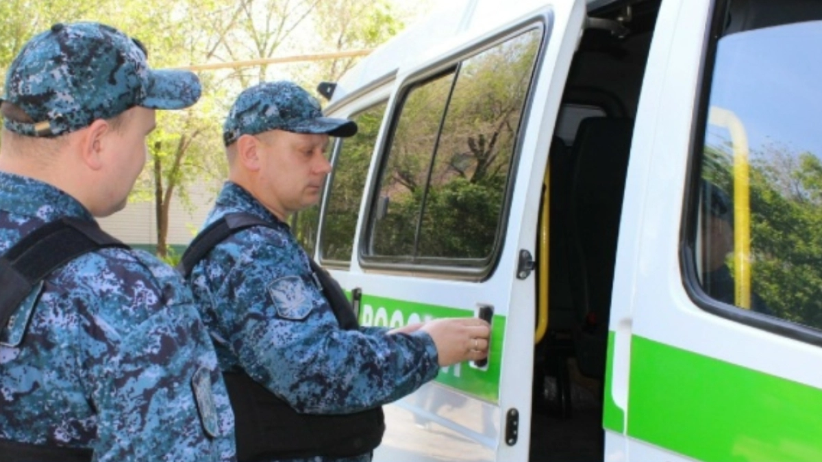 Курганец, пытаясь избежать наказания, погасил долг по алиментам по дороге в суд