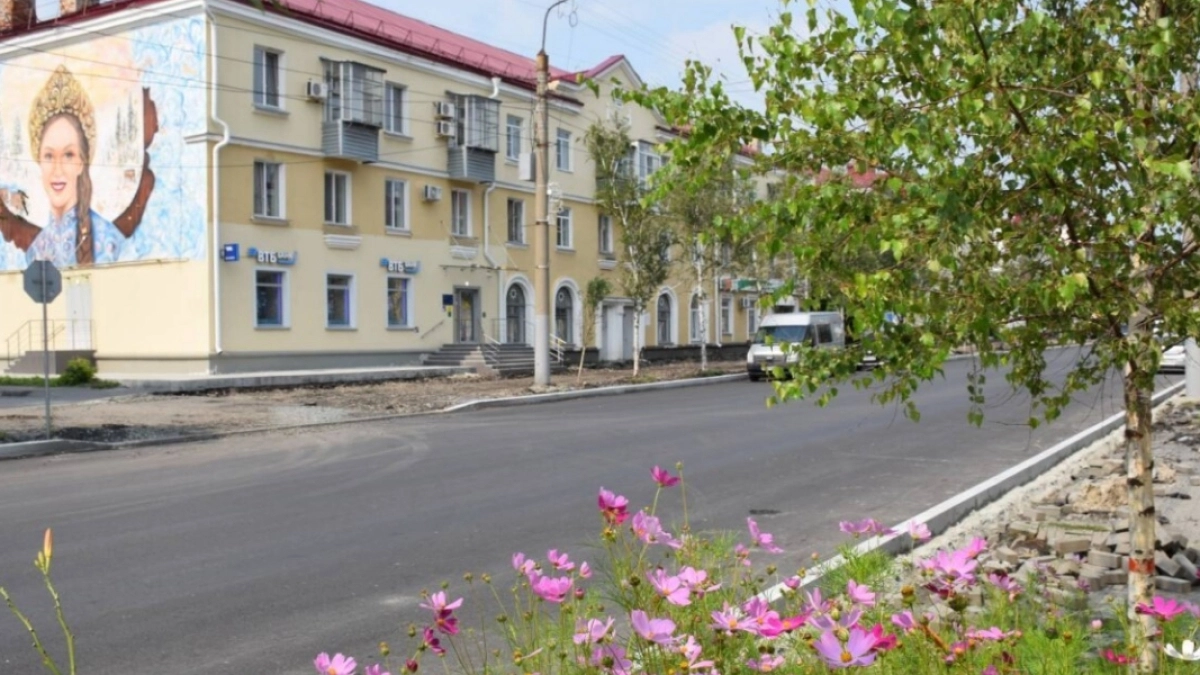 В Кургане продолжаются работы по ремонту улиц и обновлению дорожной разметки