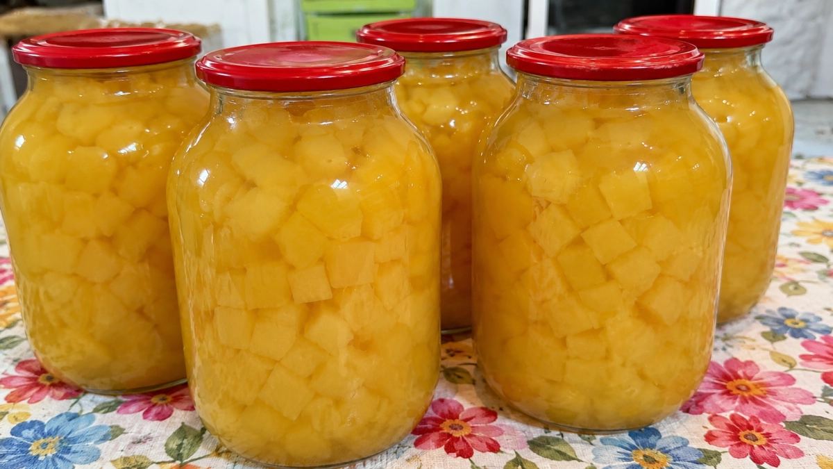 Когда пошли дыни, закрываю пару банок на зиму — вкуснее абрикосов и персиков, аромат до одури