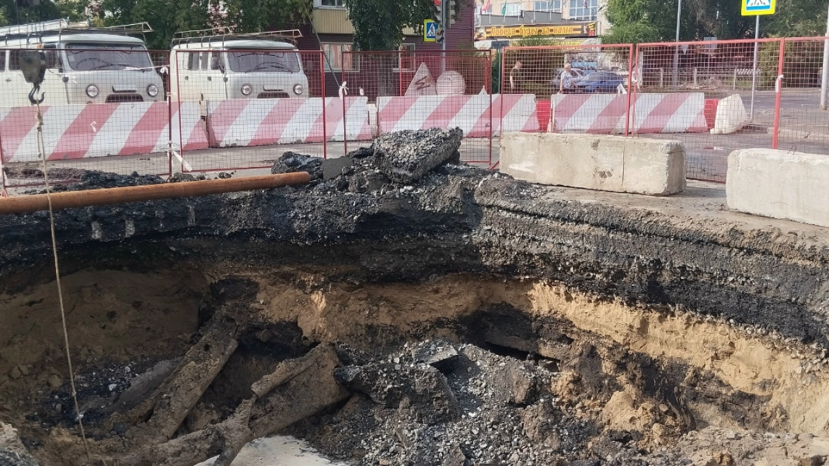 В Кургане стартовали работы по устранению аварии на водоводе на перекрестке ул. Невежина-Свердлова