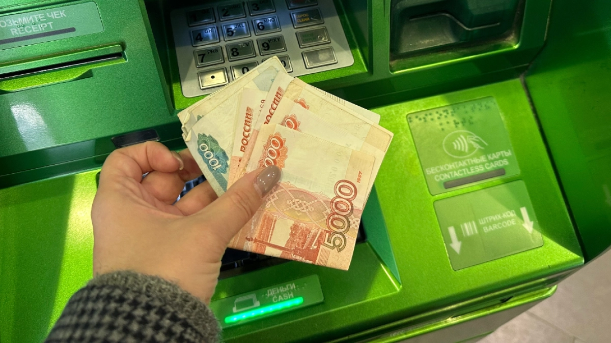 В Кургане отец сотрудника полиции помог пенсионерке сохранить около 10 млн рублей