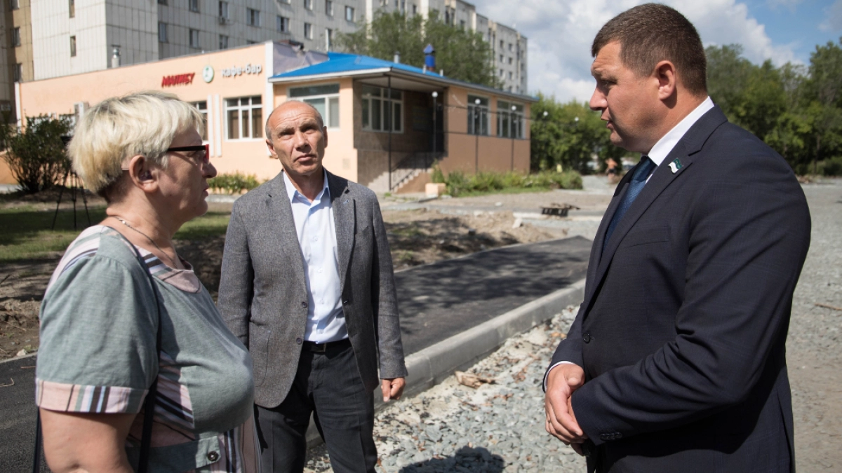Глава Кургана оценил, как продвигается ремонт дворов на ул. Дзержинского